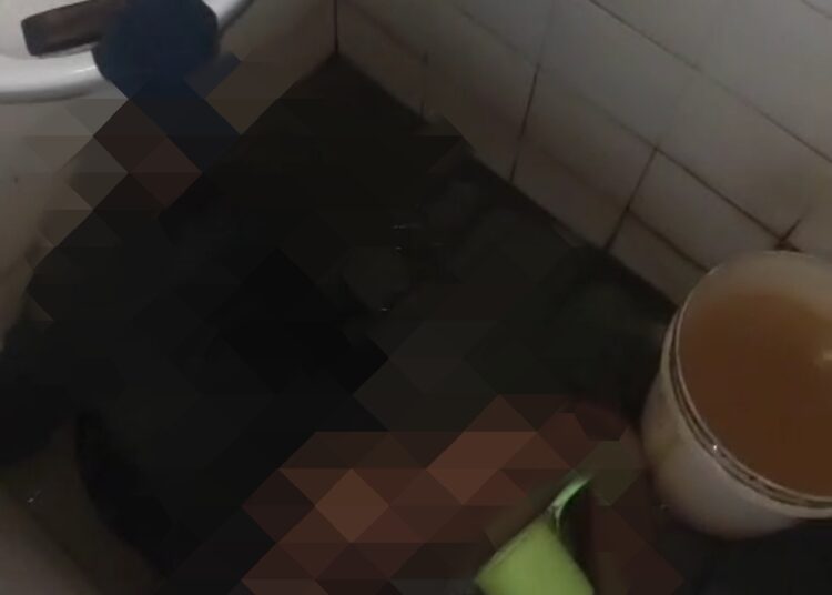 Warga Digegerkan Mayat Paruh Baya di Dalam Kamar Mandi