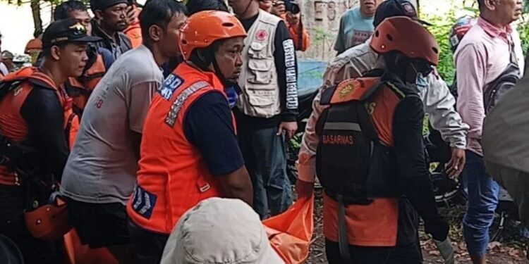 Melis Pulang Mancing Tenggelam dan Terseret Air Deras Cisanggarung