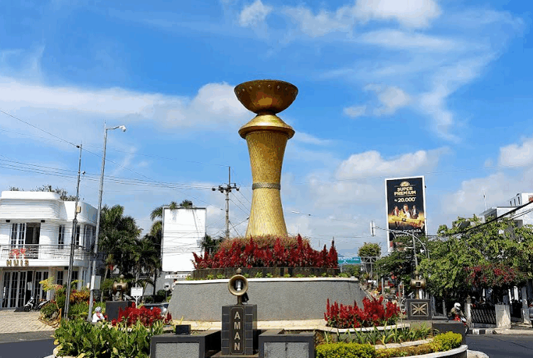 Wajah Kota Kuningan Dipercantik Lewat Penataan Kabel Fiber Optik