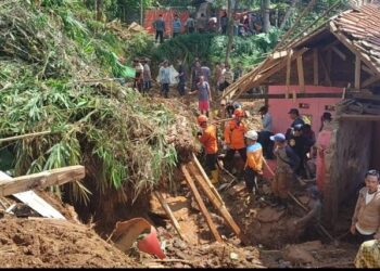 Tim SAR Lanjutkan Pencarian Pepen yang Tertimbun Longsor di Sumedang Selatan