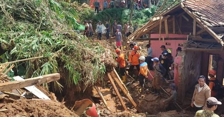 Tim SAR Lanjutkan Pencarian Pepen yang Tertimbun Longsor di Sumedang Selatan