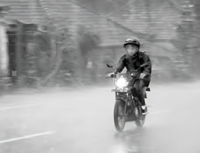 Tips Perawatan Motor Setelah Hujan-Hujanan, Jangan Dibiarin Gitu Aja!