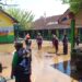 Masih Dipenuhi Lumpur Sisa Banjir Luapan Sungai, SDN 7 Rancaekek Tak Bisa Digunakan KBM