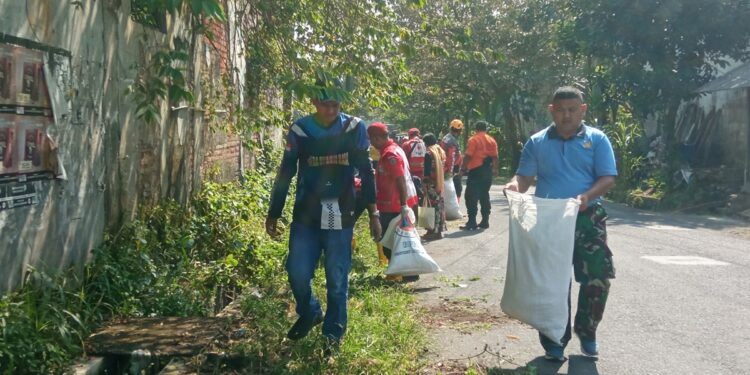 Gempur Sungai, Wali Kota Tasik Pimpin Aksi Bersihkan Sungai di HKB 2026