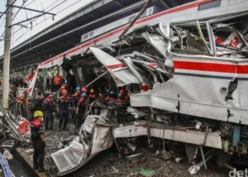 Inna lillahi wa inna ilaihi raji’un 15 Penumpang KRL Wanita Meninggal Terjepit di Dalam Gerbong