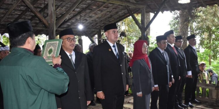 4 Pejabat Eselon II Dilantik di Obyek Wisata Alam Cadas Poleng gunung Ciremai
