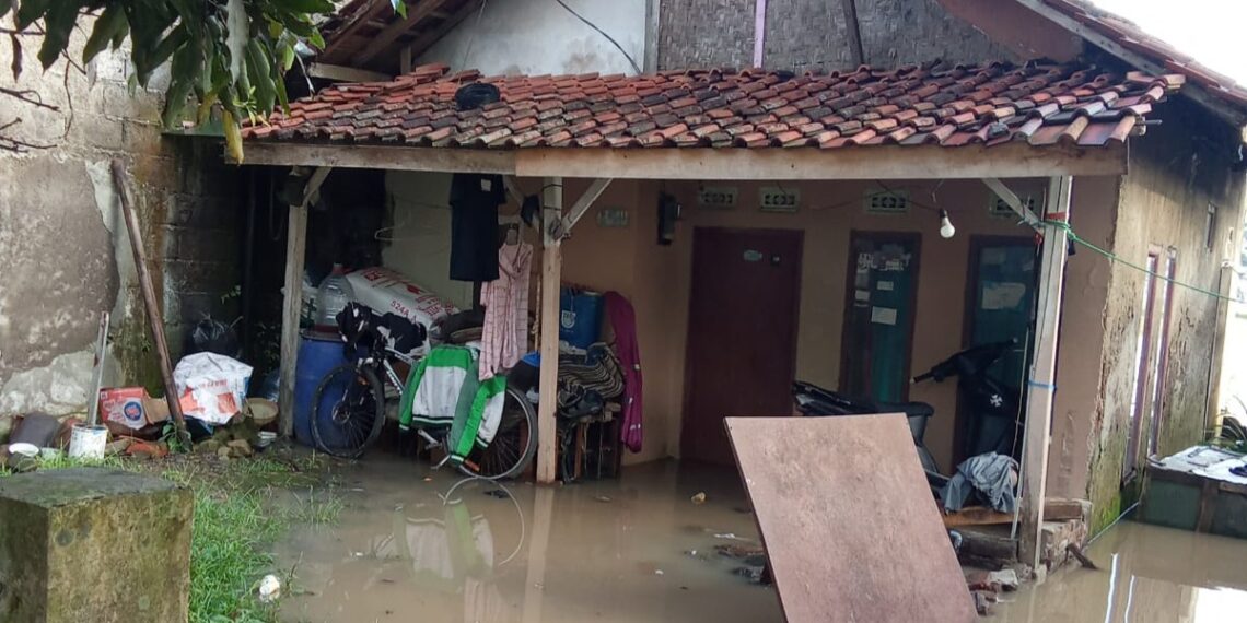 Sungai Citarik dan Cikeruh “Mudal”,  Ratusan Rumah di Rancaekek Pagi Ini Terendam Banjir