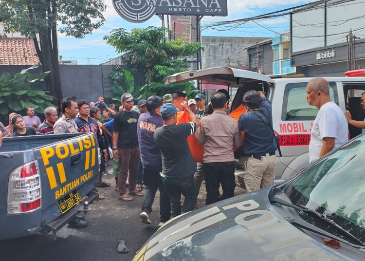 Warga Seladarma Temukan Mayat Mengambang di Kolam Rumah Makan