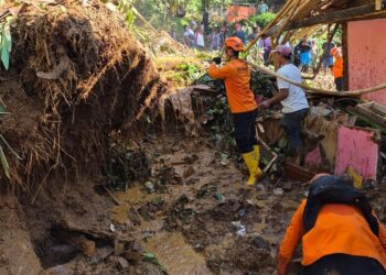 Tim SAR Lanjutkan Pencarian Pepen yang Tertimbun Longsor di Sumedang Selatan