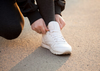 Tips Merawat Sepatu Putih Agar Tidak Menguning, Auto Ganteng Seharian!