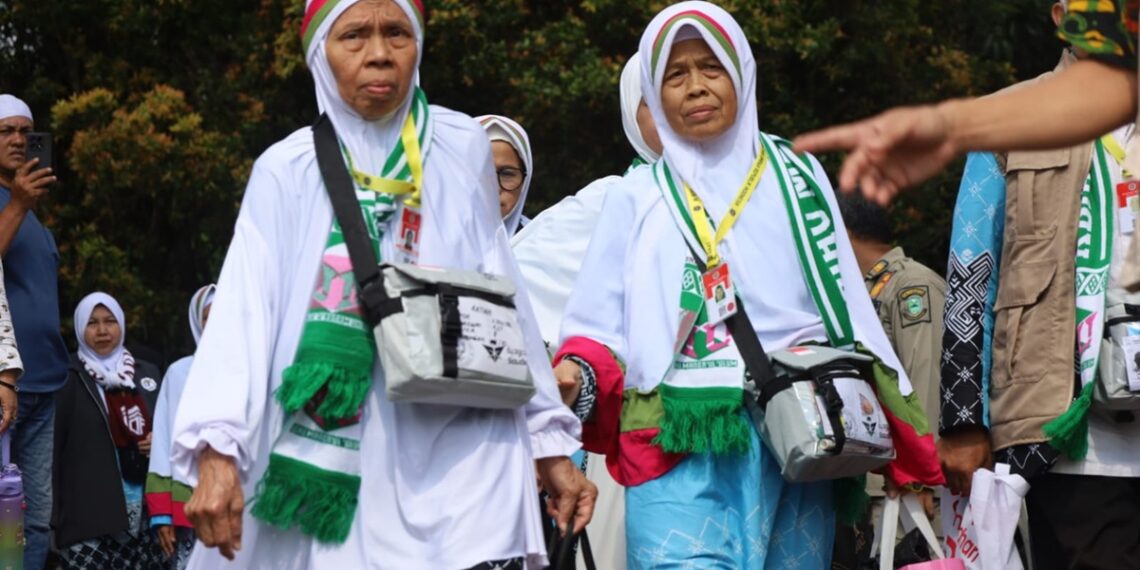 Alhamdulillah, Seorang Pedagang Tempe Berangkat Haji Setelah Nabung 25 Tahun