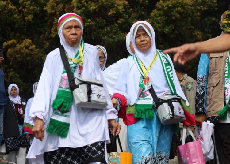 Alhamdulillah, Seorang Pedagang Tempe Berangkat Haji Setelah Nabung 25 Tahun