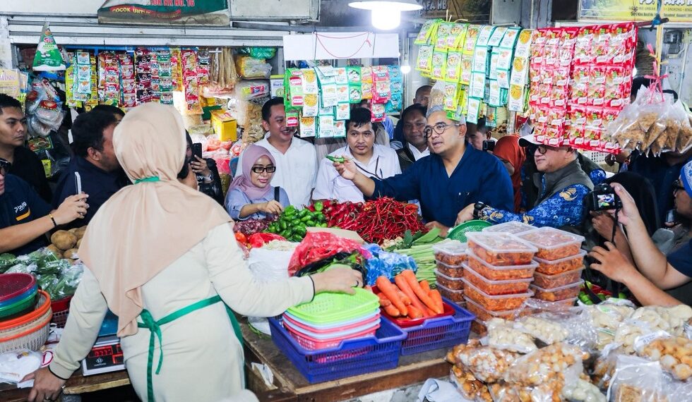 Harga Plastik Melonjak 4 Kali Lipat, Farhan Ajak Warga Ubah Kebiasaan Belanja