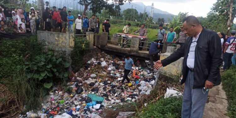 Warga Kampung Sukamulya Digegerkan Penemuan Mayat di Sungai Kering, “Polisi Lakukan Olah TKP