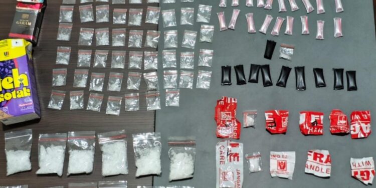Kurir Narkotika  Diamankan Polisi, Berikut Barang Bukti Hampir 200 gram Gram Sabu