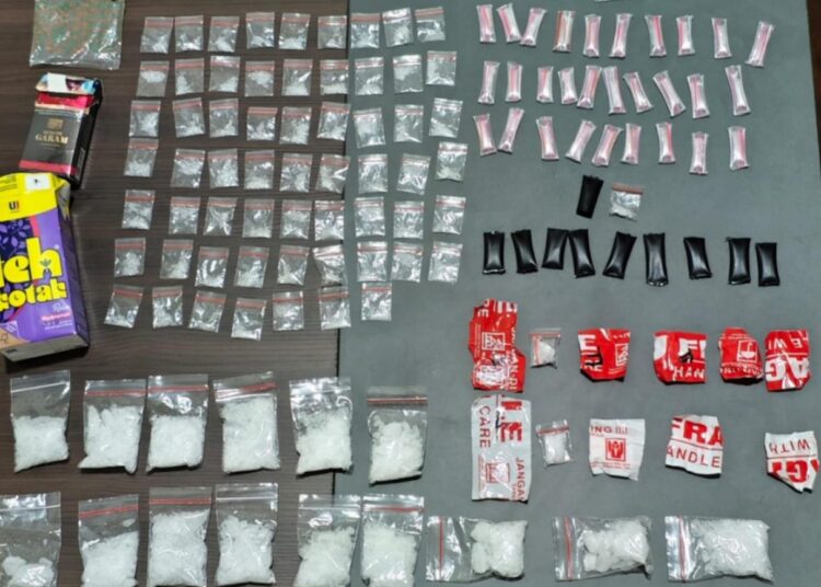 Kurir Narkotika  Diamankan Polisi, Berikut Barang Bukti Hampir 200 gram Gram Sabu
