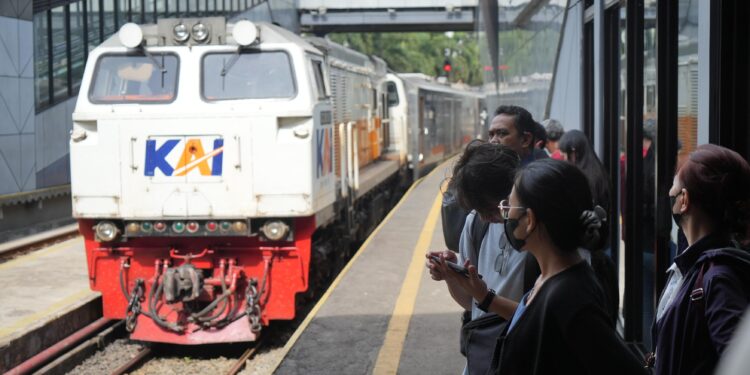 KA 174 Ciremai Terdampak Longsoran di Lintas Maswati–Sasaksaat, Seluruh Pelanggan Dipastikan Selamat