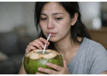 Benarkah Air Kelapa Ampuh Redakan Sariawan dan Panas Dalam?