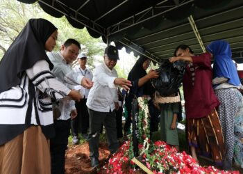 BAZNAS Beri Santunan Bagi 15 Keluarga Korban Meninggal Akibat Kecelakaan Kereta di Bekasi