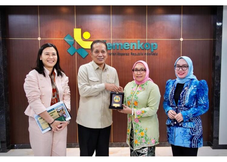 Menkop Terima Audiensi Menteri PPPA, Bahas Penguatan Peran Perempuan pada Kopdes Merah Putih