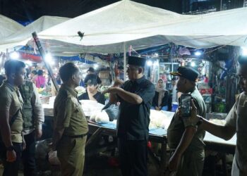 Respon Keluhan Warga, Plt Bupati Bekasi Sidak Pasar Tumpah SGC