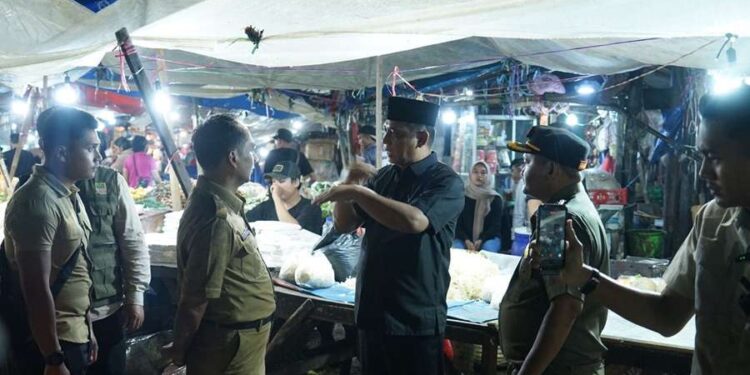 Respon Keluhan Warga, Plt Bupati Bekasi Sidak Pasar Tumpah SGC