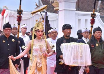Gubernur KDM Antar Mahkota Binokasih Kembali ke Museum Prabu Gesan Ulun 4 Gubernur KDM Antar Mahkota Binokasih Kembali ke Museum Prabu Gesan Ulun