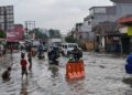Banjir Kembali Terjang Dayeuhkolot, Jalan Raya Sempat Terputus, 51 Jiwa Diungsikan 14 Banjir Kembali Terjang Dayeuhkolot, Jalan Raya Sempat Terputus, 51 Jiwa Diungsikan