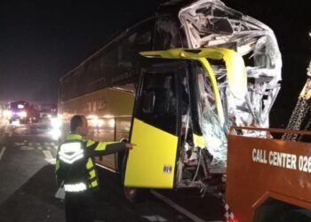 Bus Rombongan  Study Tour Siswa SMP Tabrak Truk Boks di Tol Cipali, 1 Tewas Belasan Luka