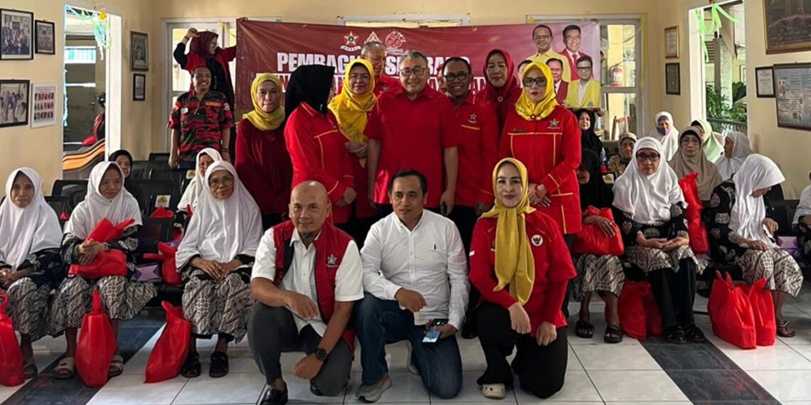 Sambut HUT ke-66 di Jumat Berkah, SOKSI Bagi-bagi Sembako dan Kunjungi Dua Panti Asuhan