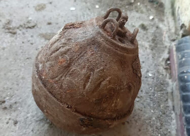 Granat Sisa Perang Ditemukan Saat Menggali Tanah untuk Pembuatan Septictank