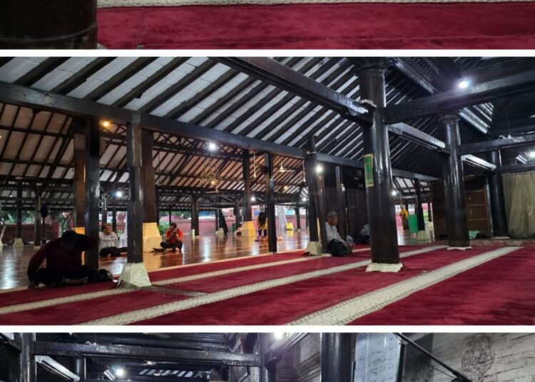 Makam Keramat dan Keraton Kasepuhan di “Kota Wali” Jadi Pilihan Wisatawan