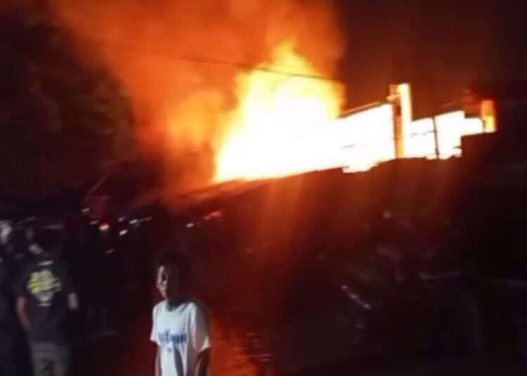 Kebakaran Hanguskan 9 Kios di Pasar Ciroyom 1 Kebakaran Hanguskan 9 Kios di Pasar Ciroyom