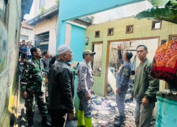 Rumah Berlantai 2 dan Gudang Rongsokan di Cimenyan Terbakar, 3 Sepeda Motor Turut Hangus 4 Rumah Berlantai 2 dan Gudang Rongsokan di Cimenyan Terbakar, 3 Sepeda Motor Turut Hangus