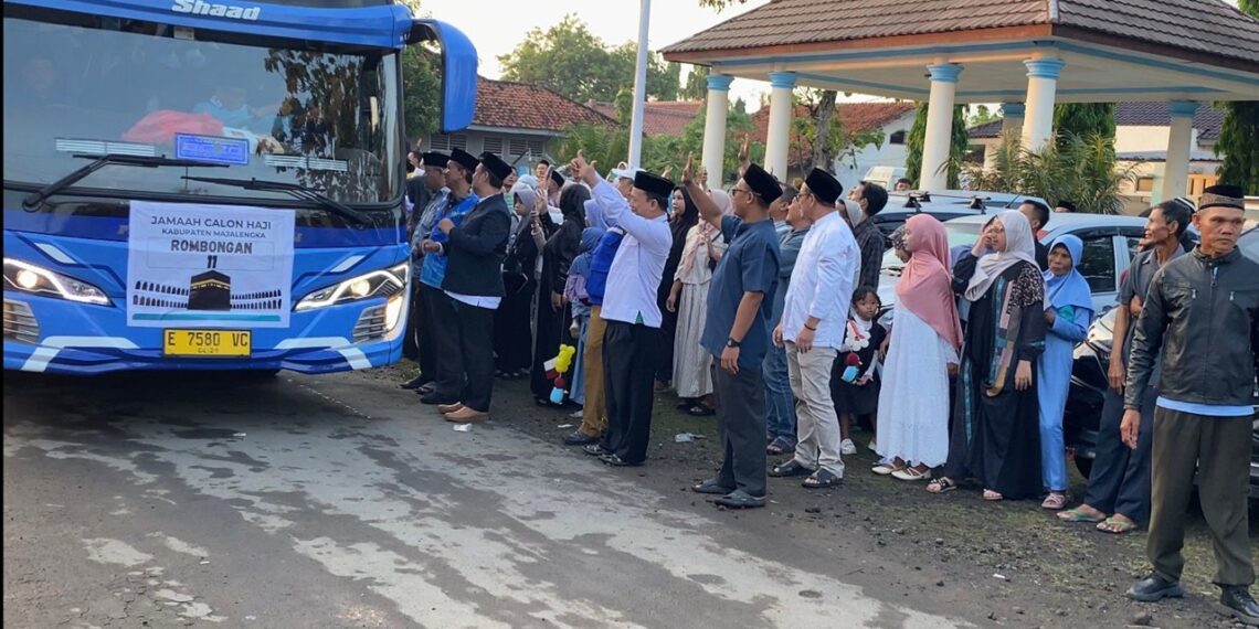 Home 2 28 Kemenhaj Majalengka Lepas Kloter Terakhir Haji 2026, Ingatkan Jemaah Antisipasi Serangan Panas