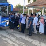 Kemenhaj Majalengka Lepas Kloter Terakhir Haji 2026, Ingatkan Jemaah Antisipasi Serangan Panas 17 Kemenhaj Majalengka Lepas Kloter Terakhir Haji 2026, Ingatkan Jemaah Antisipasi Serangan Panas