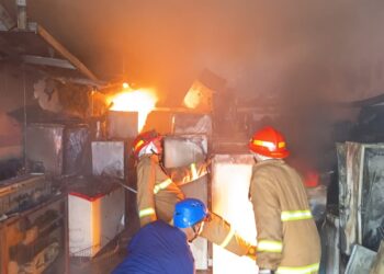 Dipicu Korsleting Listrik, Api Lahap Toko Elektronik di Babakan Jati Tasikmalaya 2 Dipicu Korsleting Listrik, Api Lahap Toko Elektronik di Babakan Jati Tasikmalaya