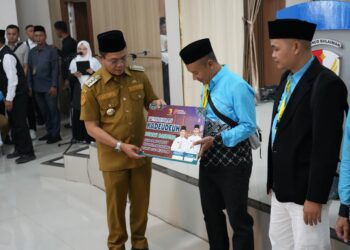Didominasi Perempuan dan Lansia, 500 Jemaah Haji Kabupaten Bandung dapat “Kadeudeuh” dari KDS 2 Didominasi Perempuan dan Lansia, 500 Jemaah Haji Kabupaten Bandung dapat “Kadeudeuh” dari KDS