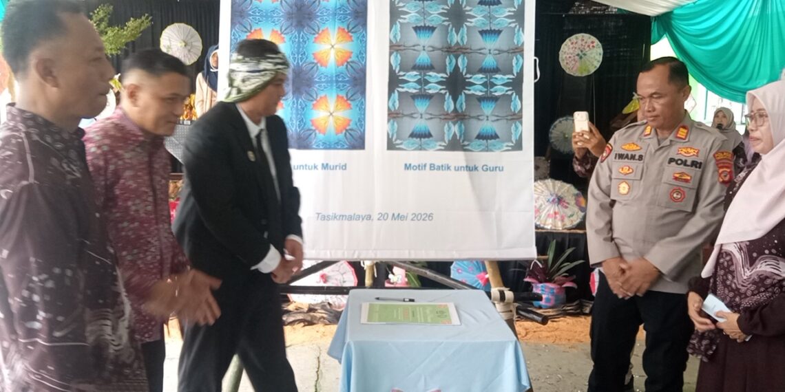 Home 2 29 MTsN 3 Kota Tasikmalaya Luncurkan 2 Motif Batik, Simbol Semangat Generasi Muda Menuju Indonesia Emas di Harkitnas ke-118