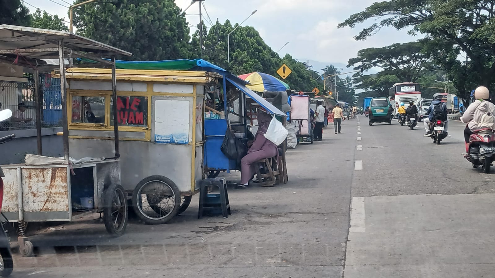 PKL di Jalan Bandung Garut