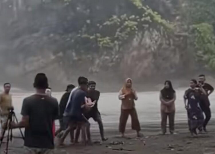 Liburan Berakhir Duka, Wisatawan Garut Tewas Terseret Ombak di Pantai Madasari