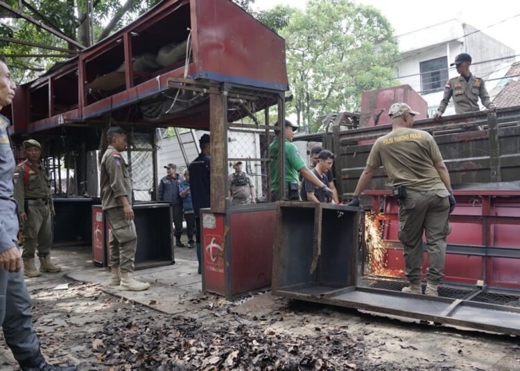 Penertiban PKL Cicadas Berjalan Humanis, Pemkot Utamakan Dialog 1 Penertiban PKL Cicadas Berjalan Humanis, Pemkot Utamakan Dialog