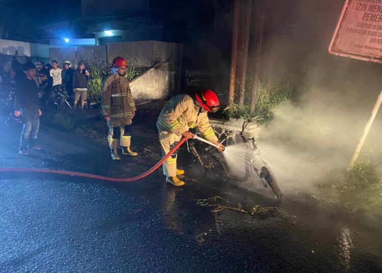Gagal Gaya, Konvoi Motor Malah Jadi Bara Api, Samsudin Damkar: Kebocoran Pengapian Bikin Motor Pian Septian Meledak Terbakar 1 Gagal Gaya, Konvoi Motor Malah Jadi Bara Api, Samsudin Damkar: Kebocoran Pengapian Bikin Motor Pian Septian Meledak Terbakar