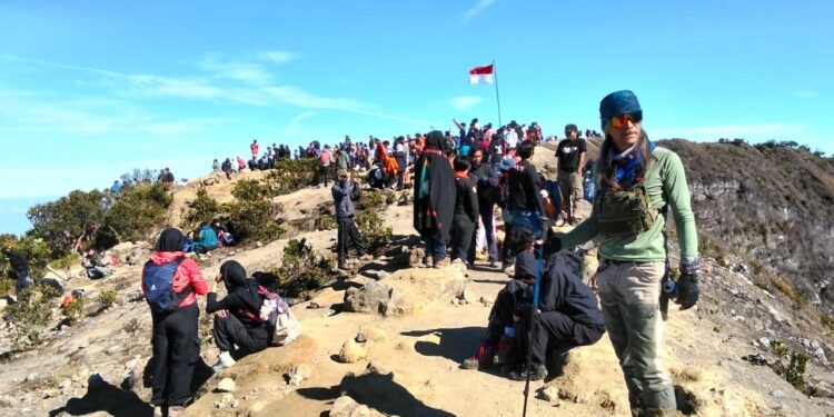 Waspadalah Gunung Ciremai Dikhawatirkan Erupsi,  Ada Temuan Jejak Sesar Aktif Purba