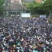 Lautan Biru Memadati Pandapa Paramarta Konvoi Bobotoh Membuat Macet Jalan Raya 8 Lautan Biru Memadati Pandapa Paramarta Konvoi Bobotoh Membuat Macet Jalan Raya