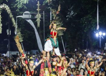 Ribuan Warga Saksikan Kirab Milangkala Tatar Sunda