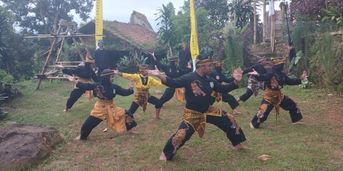 Home 2 30 Kampung Silat Majalengka Berjaya di Kancah Internasional, Namun Belum Teraliri Listrik PLN