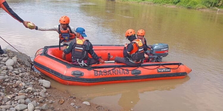 Pahroni warga Borosole Hanyut Terseret Arus Ciwulan, Tim SAR Gabungan Lakukan Pencarian