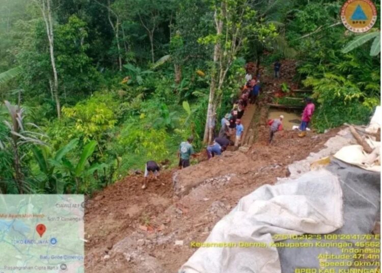 Diguyur Hujan Tebing Longsor Di Cilebak 1 Rumah Warga Ambruk Di Bungurberes