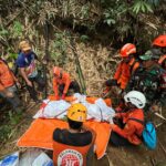 Dua Korban Longsor Curug Cileat Subang Ditemukan Meninggal, Operasi SAR Ditutup 18 Dua Korban Longsor Curug Cileat Subang Ditemukan Meninggal, Operasi SAR Ditutup